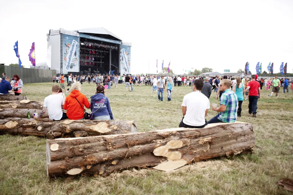 Festivalgoers and atmosphere at Global Gathering 2010